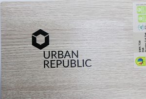 Stampa del logo su materiali in legno secondo WER-D4880UV 2